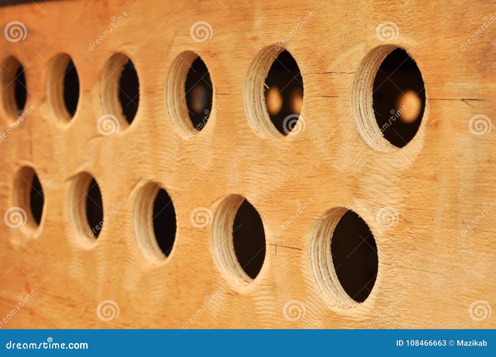Trou Sur Le Contreplaque Image Stock Image Du Contreplaque 108466663
