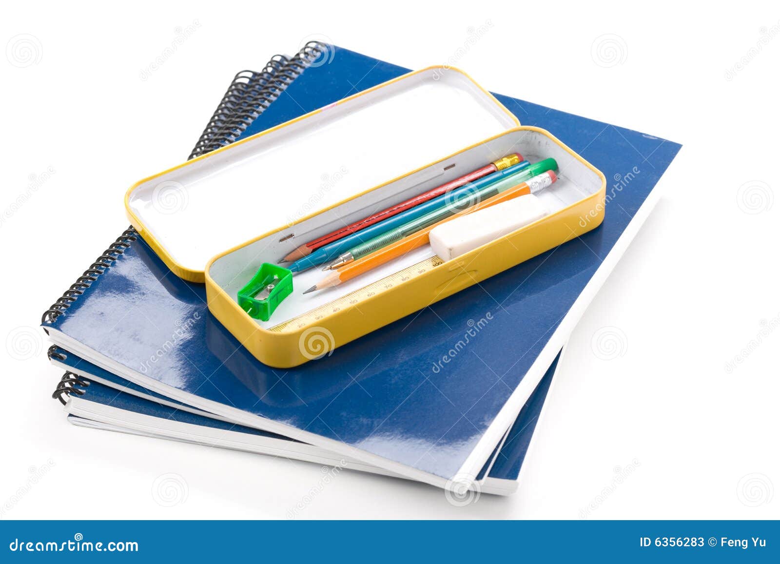 Trousse D'écolier Et Livre En Métal Image stock - Image du isolement,  crayon: 6356283