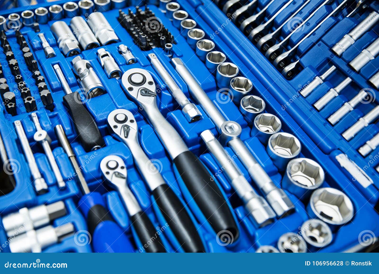 Trousse D'outils De Mécanicien De Voiture Photo stock - Image du entretien,  outils: 106956628