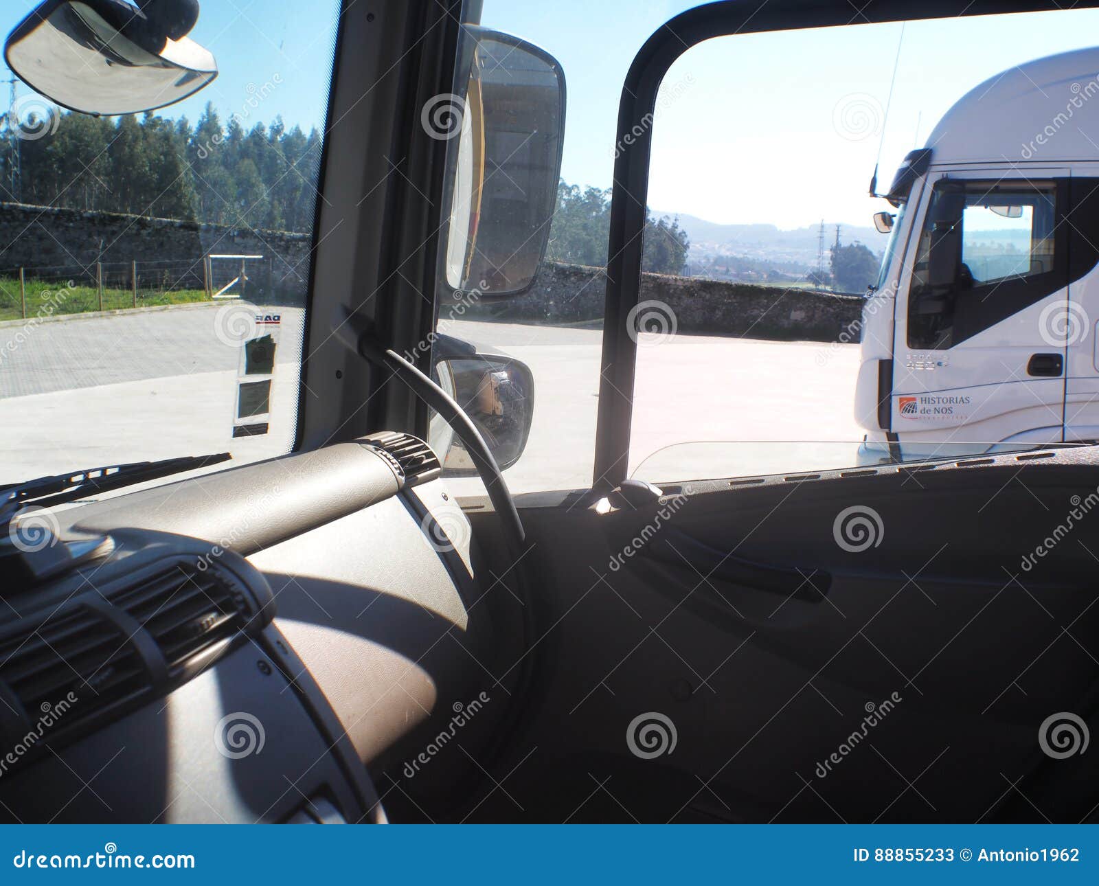 DAF XF 530 FT SSC Tractor Truck Interior Editorial Stock Image - Image of  dashboard, commercial: 130180014