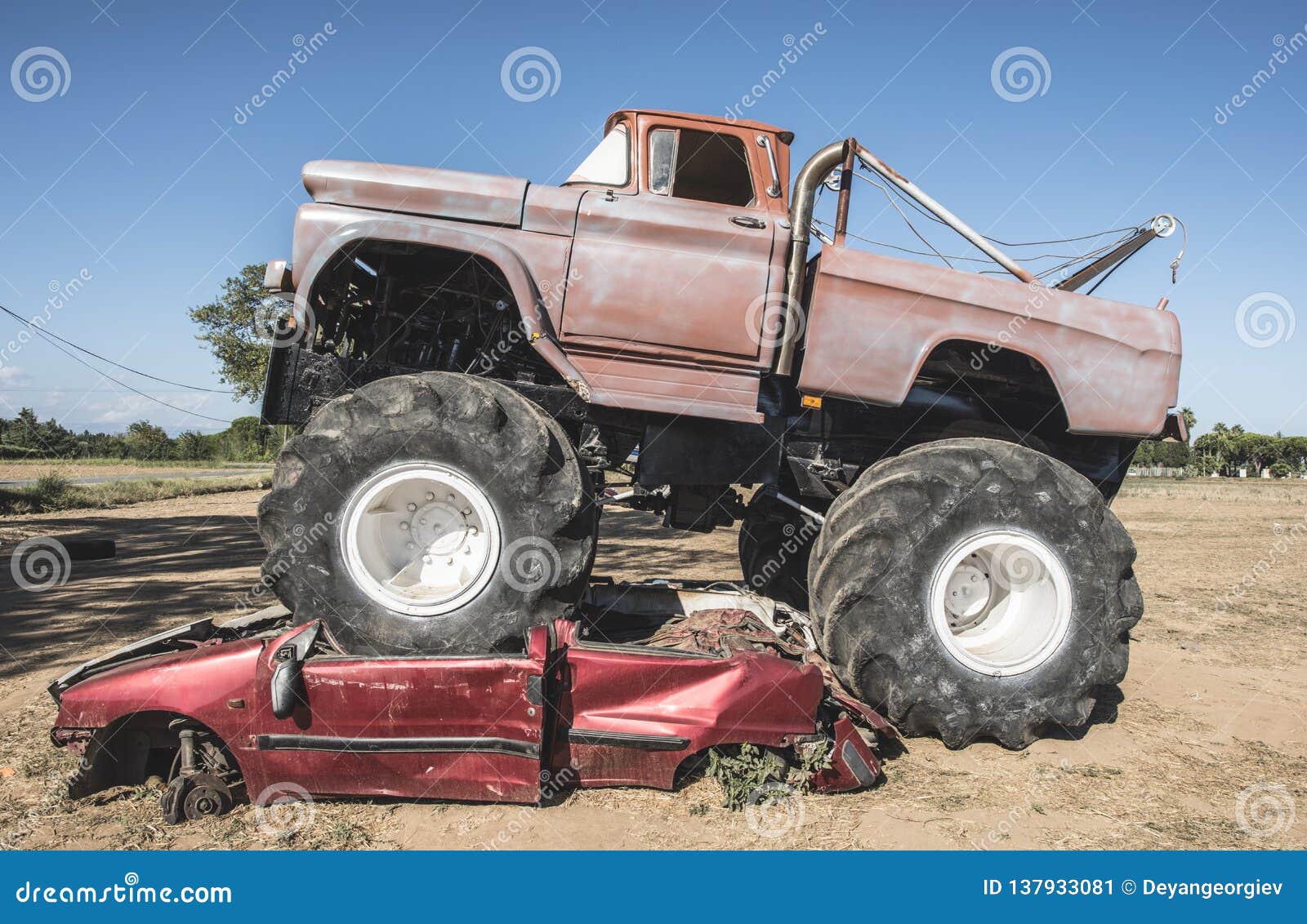 Bigfoot truck hi-res stock photography and images - Alamy