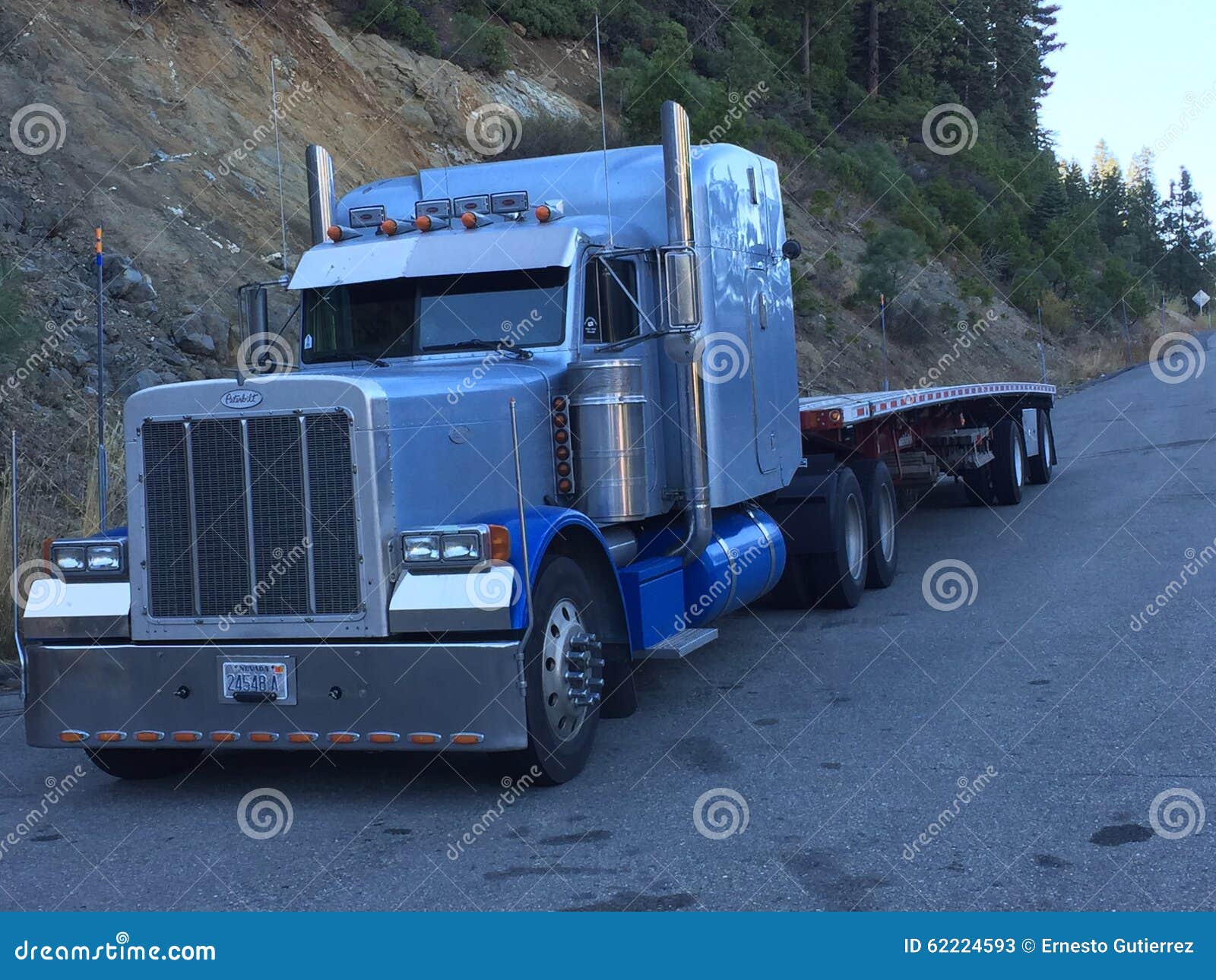 Truck Reno editorial stock photo. Image of wheeler, cool 62224593