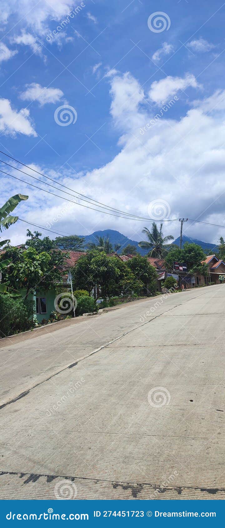 Truly Extraordinary Natural Beauty Stock Image Image of tree, town