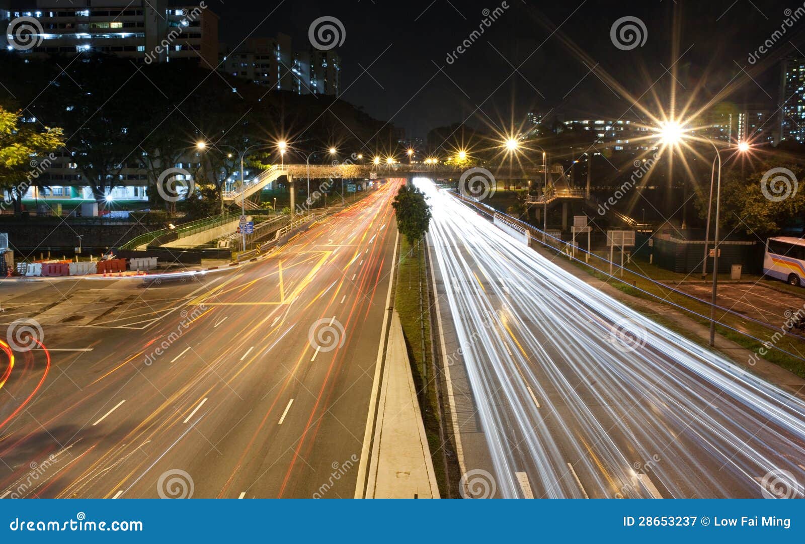 Tráfego em uma intersecção ocupada 2. Capturando o tráfego em uma intersecção ocupada com velocidade de obturador longa