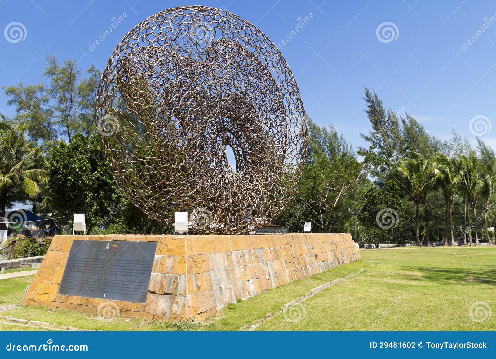 Tsunami monument editorial photography. Image of park - 29481602