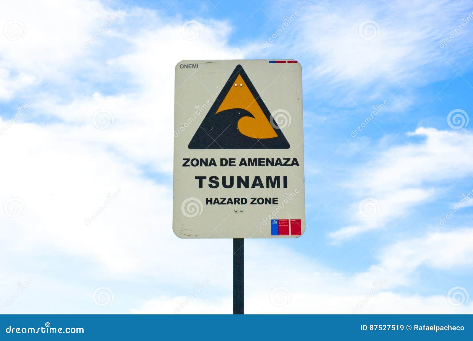 tsunami sign - zona de amenaza