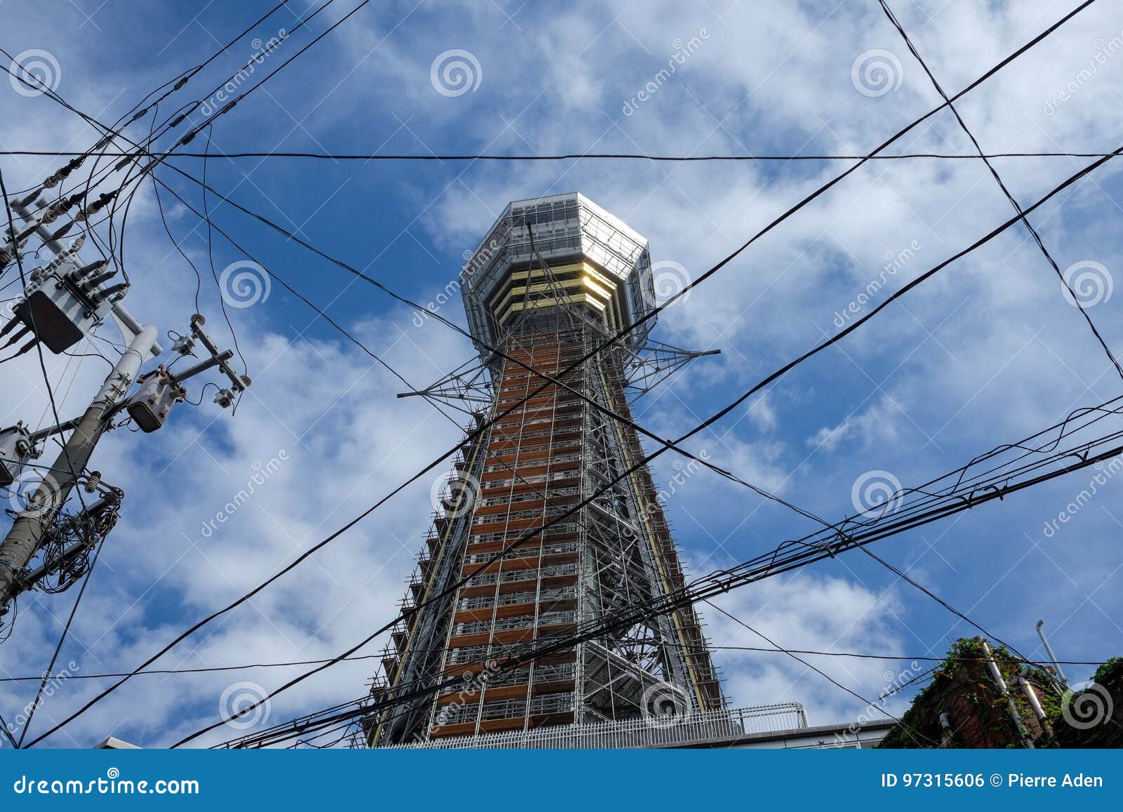 tsutenkaku tower in osaka