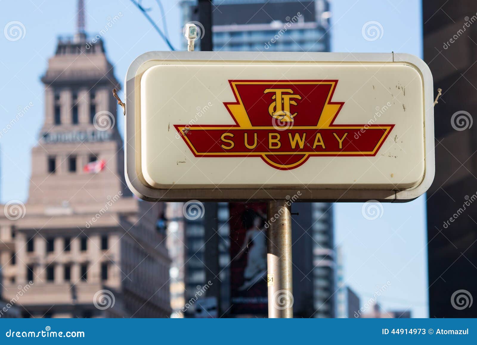 ttc-subway-sign-toronto-indicating-entrance-to-located-king-street-downtown-ontario-canada-44914973.jpg