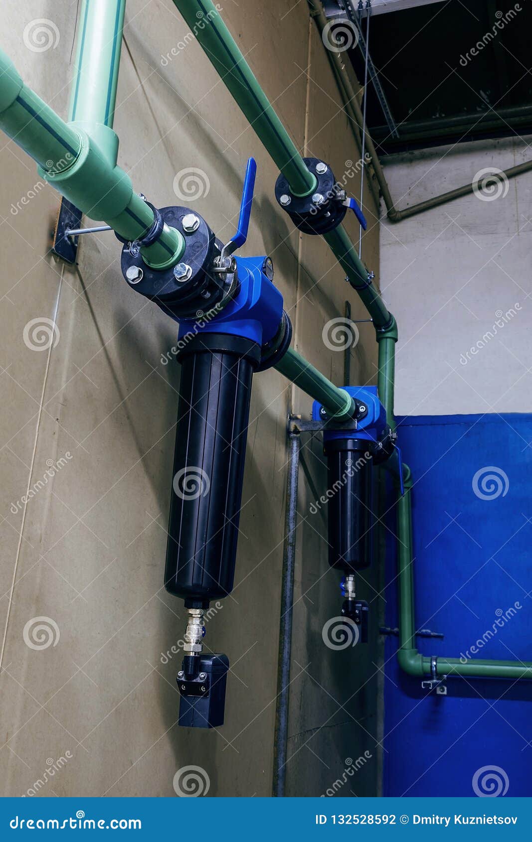Rebaño Perforar Calendario Tubería Industrial Moderna Con Los Filtros De Agua Para El Sistema De Calefacción Foto de archivo - Imagen de industria, eléctrico: 132528592 Rebaño Perforar Calendario Tubería Industrial Moderna Con Los Filtros De Agua Para El Sistema De Calefacción Foto de archivo - Imagen de industria, eléctrico: 132528592