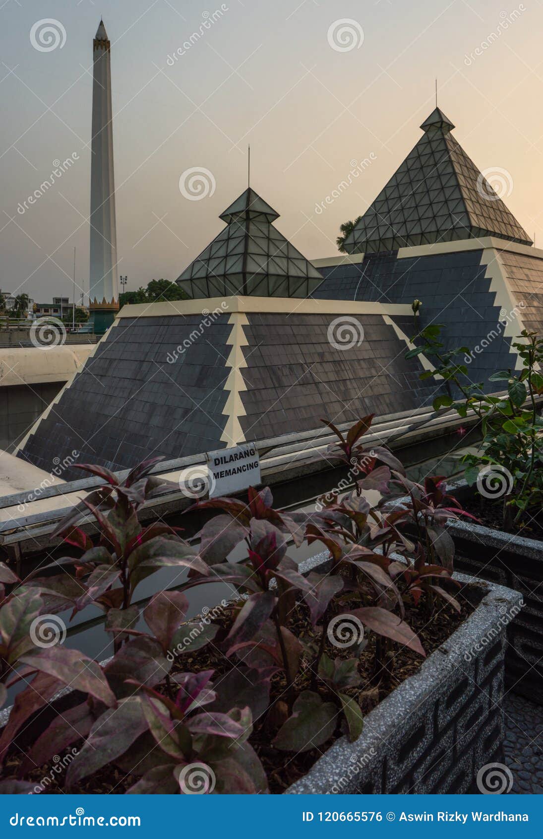Tugu Pahlawan Surabaya City Indonesia Stock Photo - Image of historic
