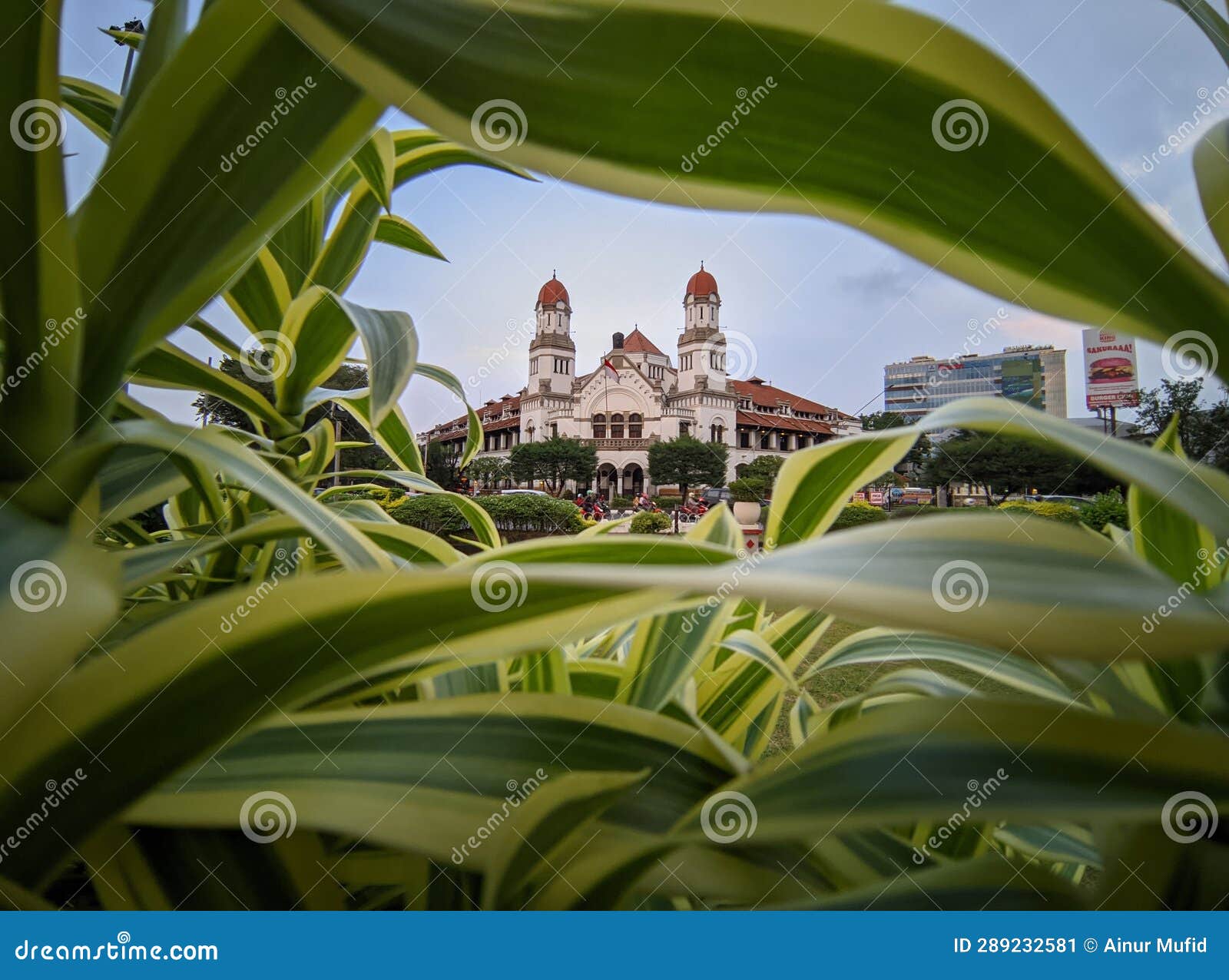 the tugumuda and lawang sewu areas in semarang are one of the public's favorite public spaces