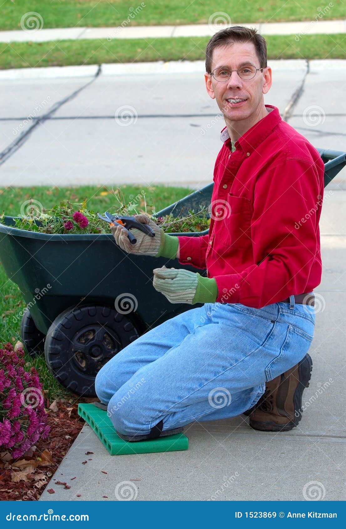 Tuinman. Het Werk van de werf - Mens die de lente of dalings het werfwerk doet.