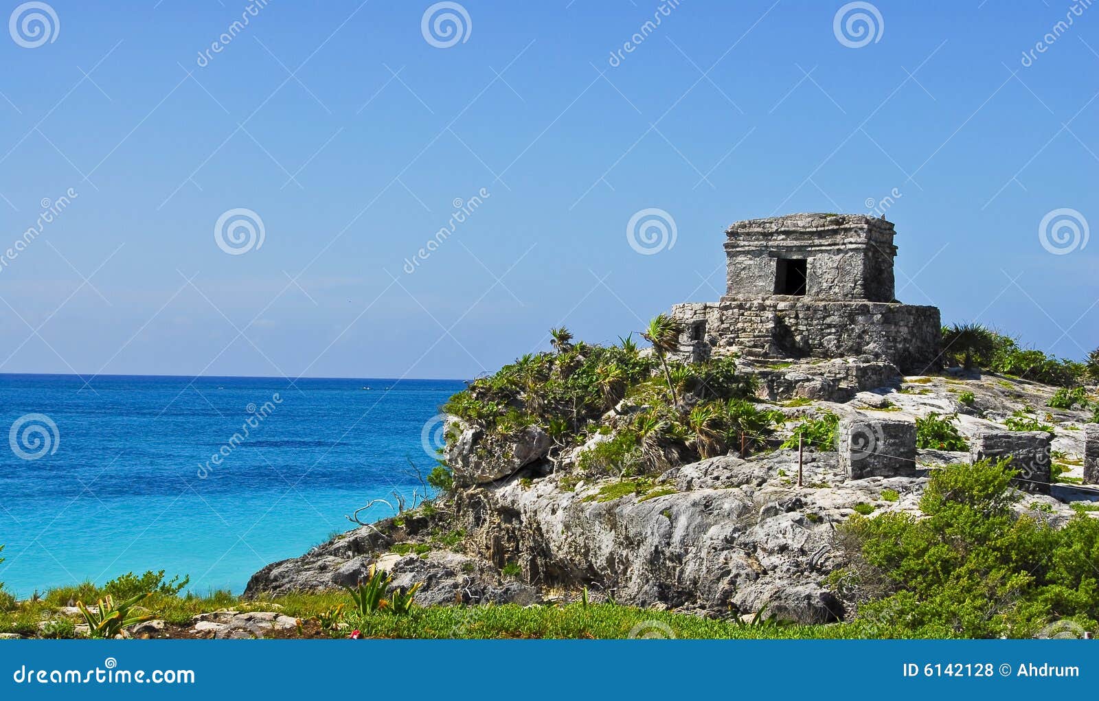 tulum ruins in paradise