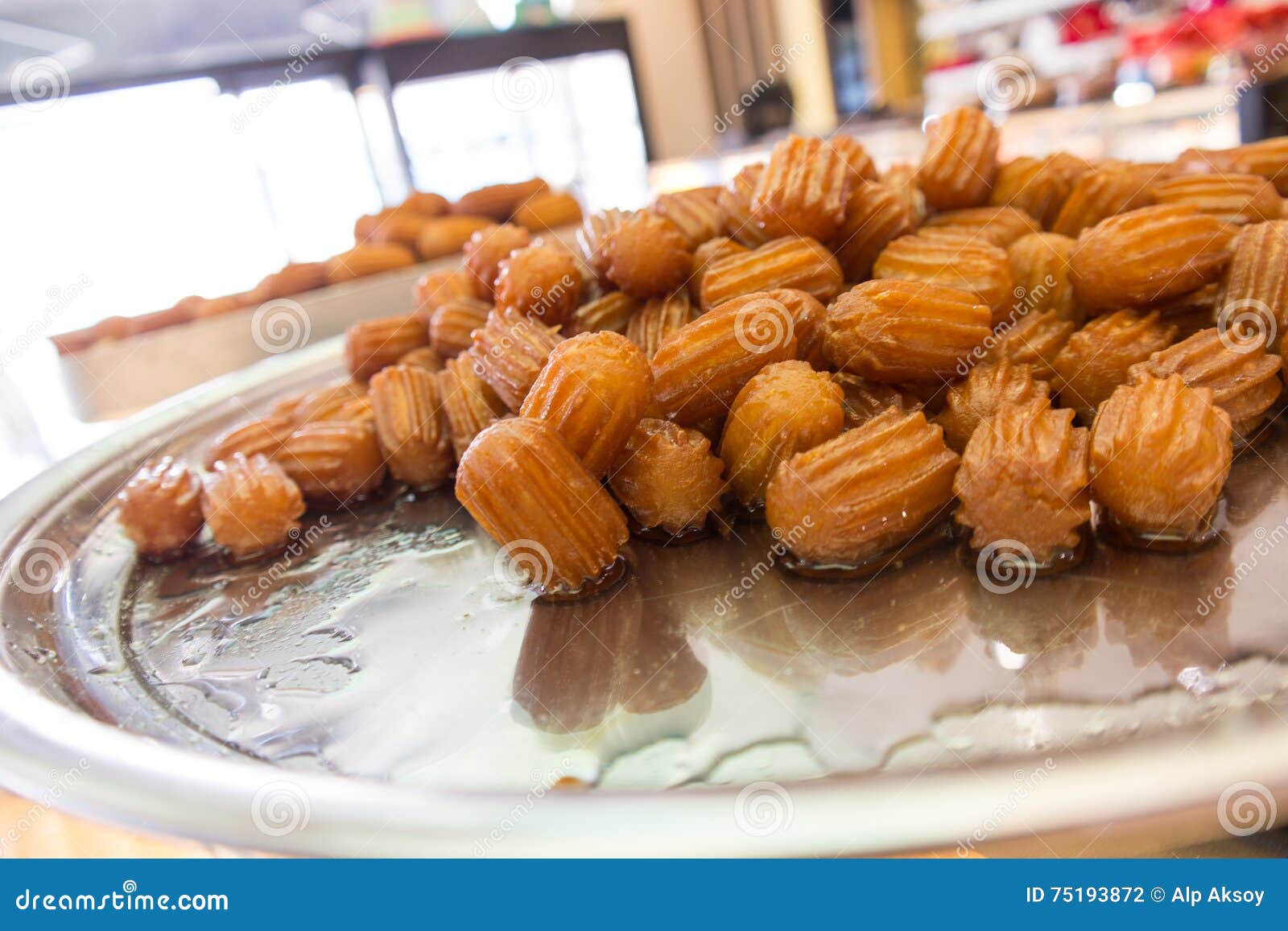 Tulumba Tatlisi/postre Tradicional Turco Foto de archivo - Imagen de ... Tulumba Tatlisi/postre Tradicional Turco Foto de archivo - Imagen de ...