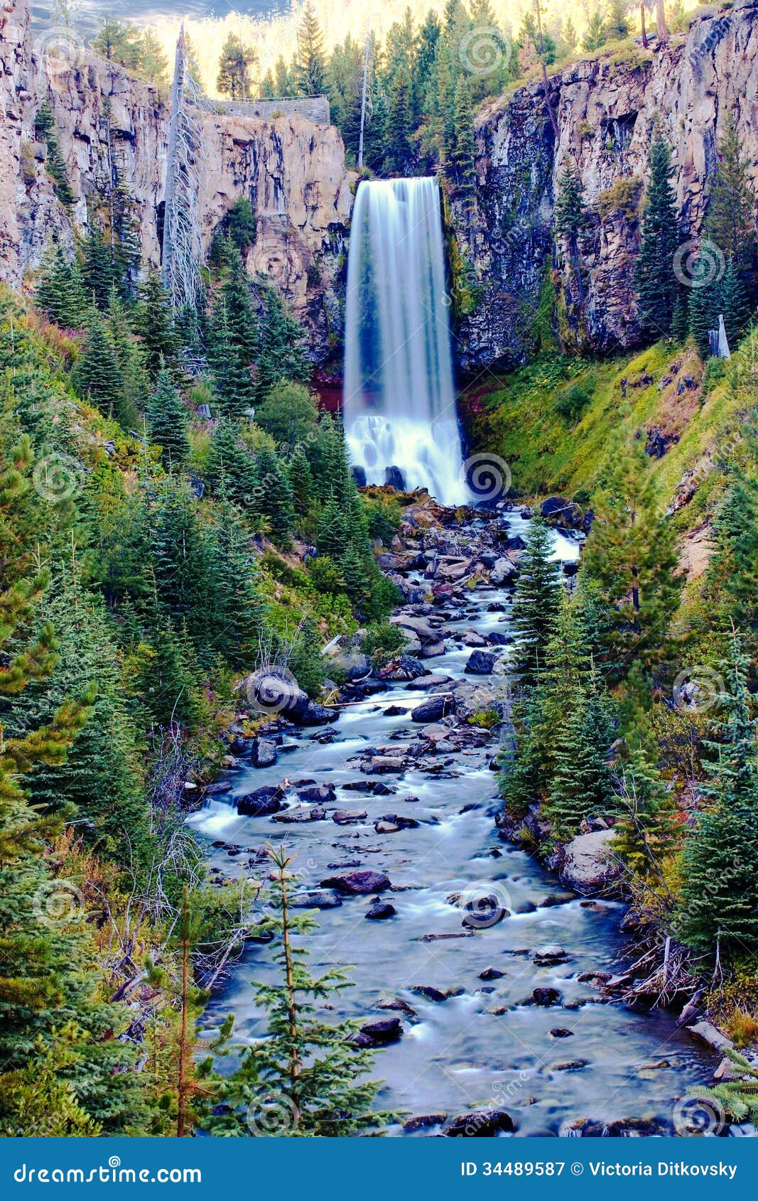 Tumalo Waterfall stock image. Image of waterfalls, falling 34489587
