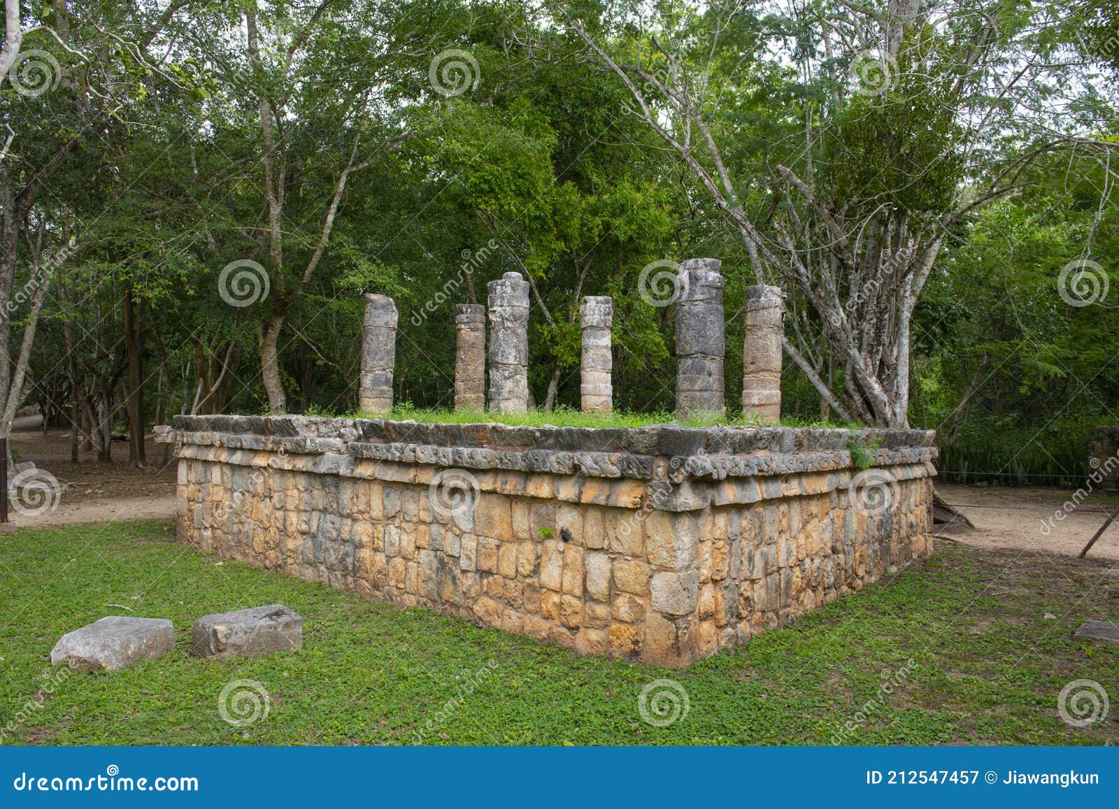 chichen itza archaeological site, yucatan, mexico
