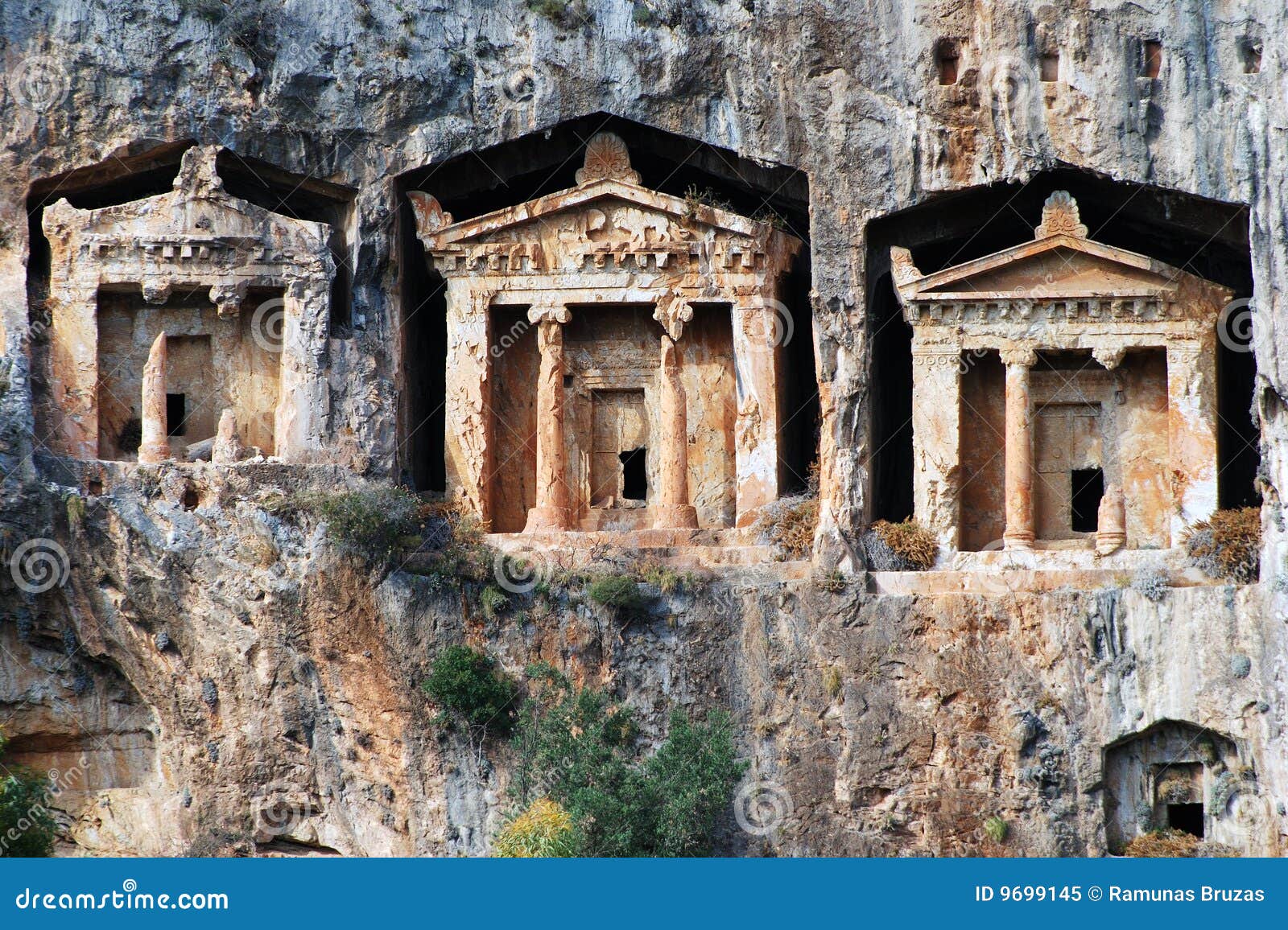 Tumbas antiguas imagen de archivo. Imagen de cubo, ciudad 9699145
