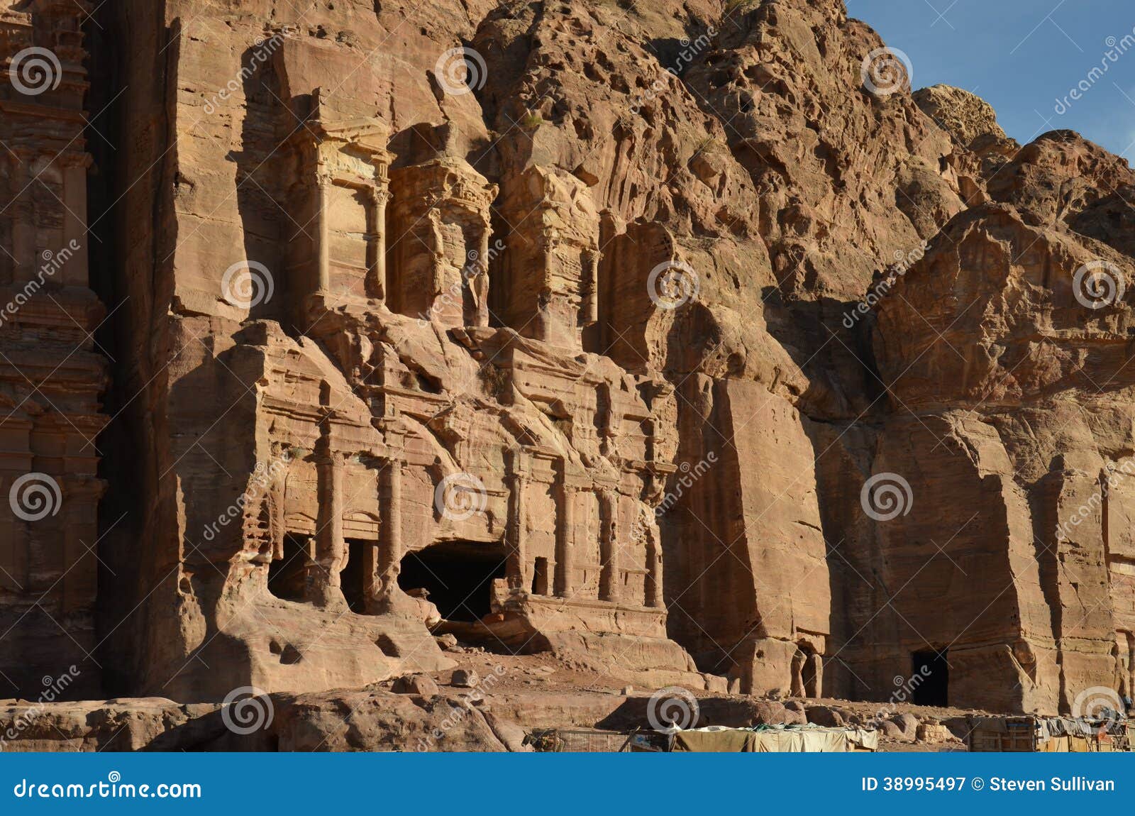 Tumbas reales, Petra imagen de archivo. Imagen de antiguo 38995497