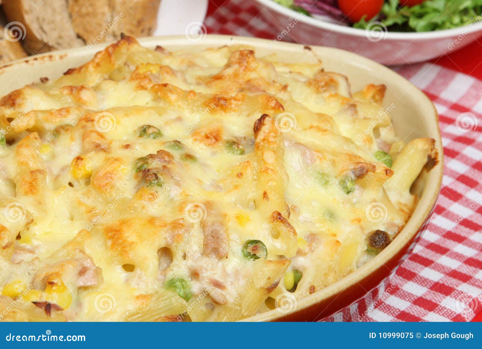 Tuna Pasta Bake stock image. Image of tuna, cookery, macro 10999075