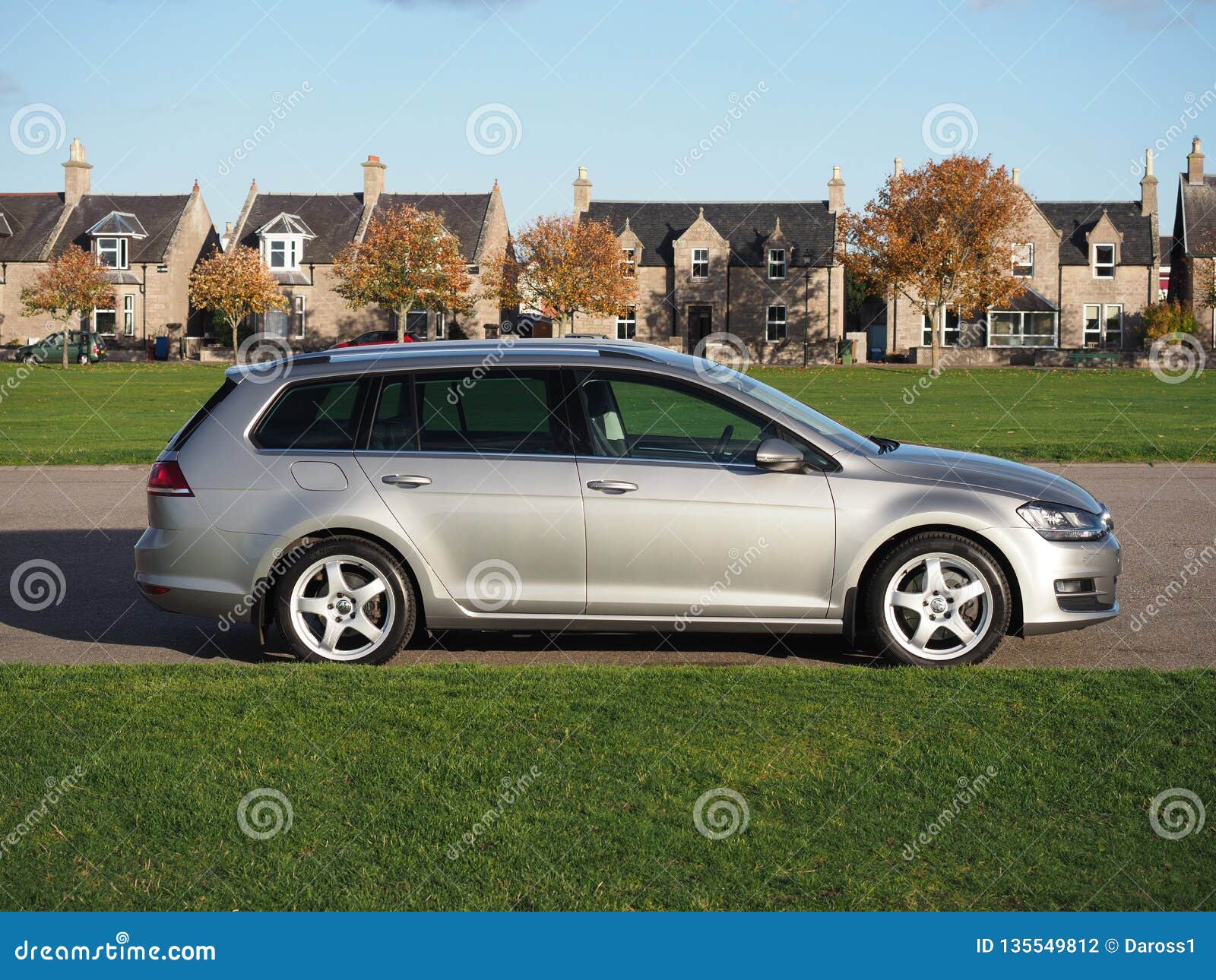 VW Golf Estate on a Late Autumn Day Editorial Photography - Image of shot,  road: 135549812