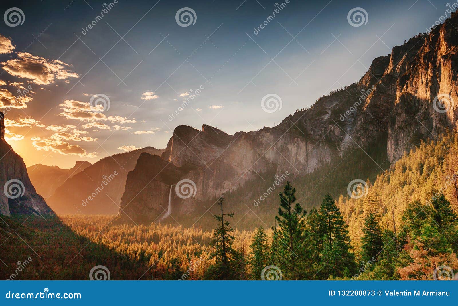 Sunrise from Tunnel View Yosemite National Park Stock Image Image of
