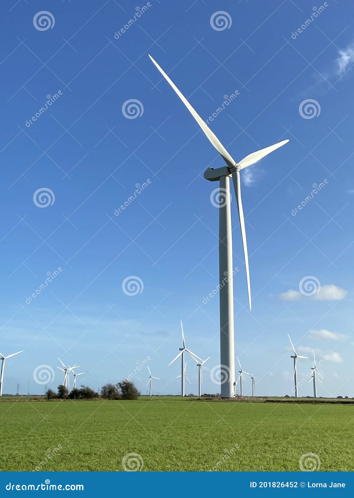 Turbina Eólica No Campo, Moinhos De Vento, Energia Eólica, Rodovia, Campos  De Zamora, Espanha Foto Royalty Free, Gravuras, Imagens e Banco de  fotografias. Image 191438750