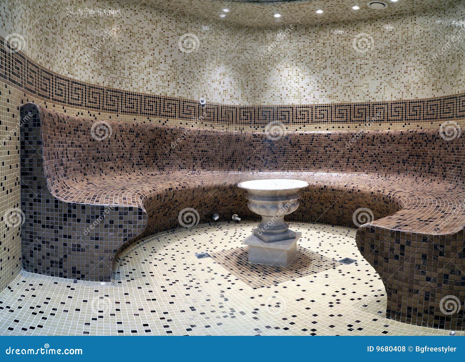 Turc de bain photo stock. Image du ceramic, douche, détendez 9680408