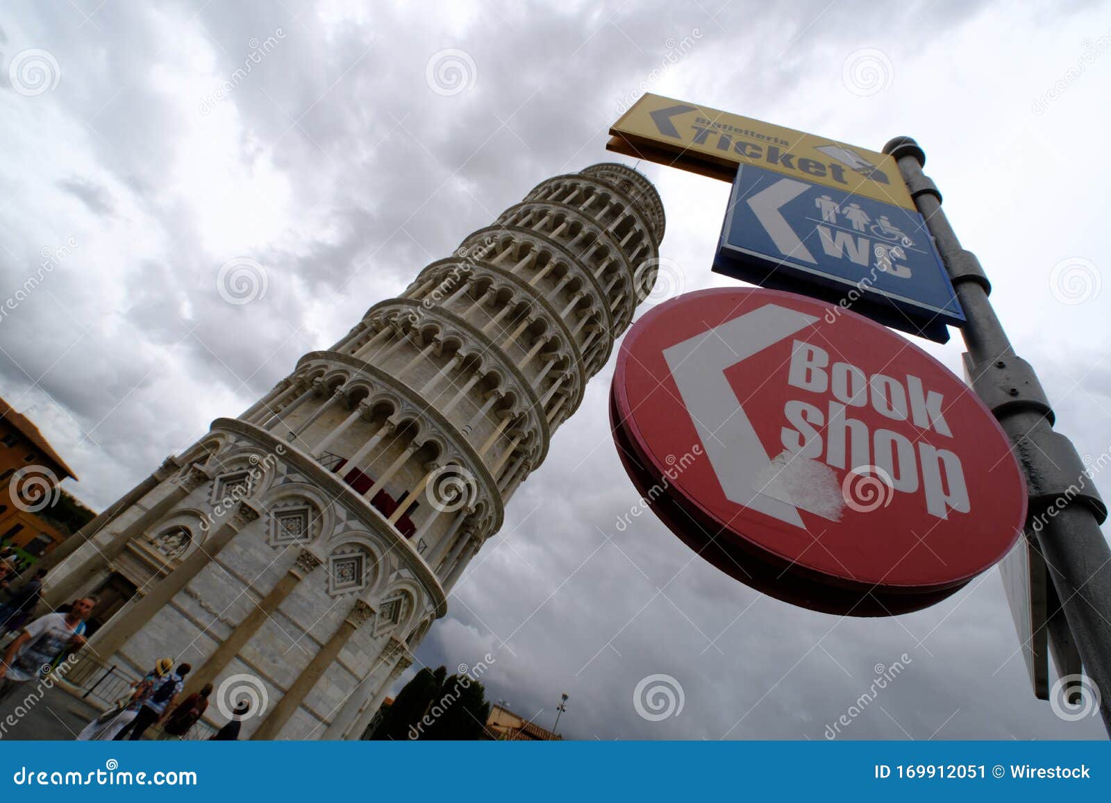 turism in italy, pissa tower signs and posts