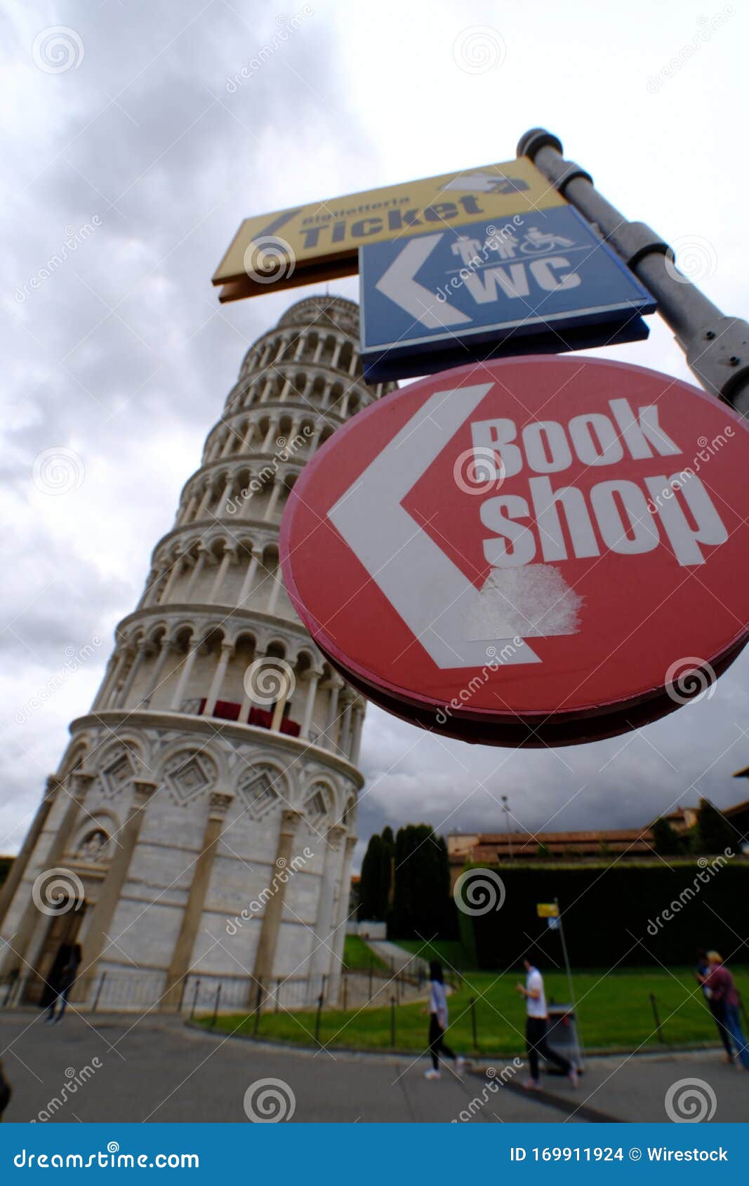 turism in italy, pissa tower signs and posts