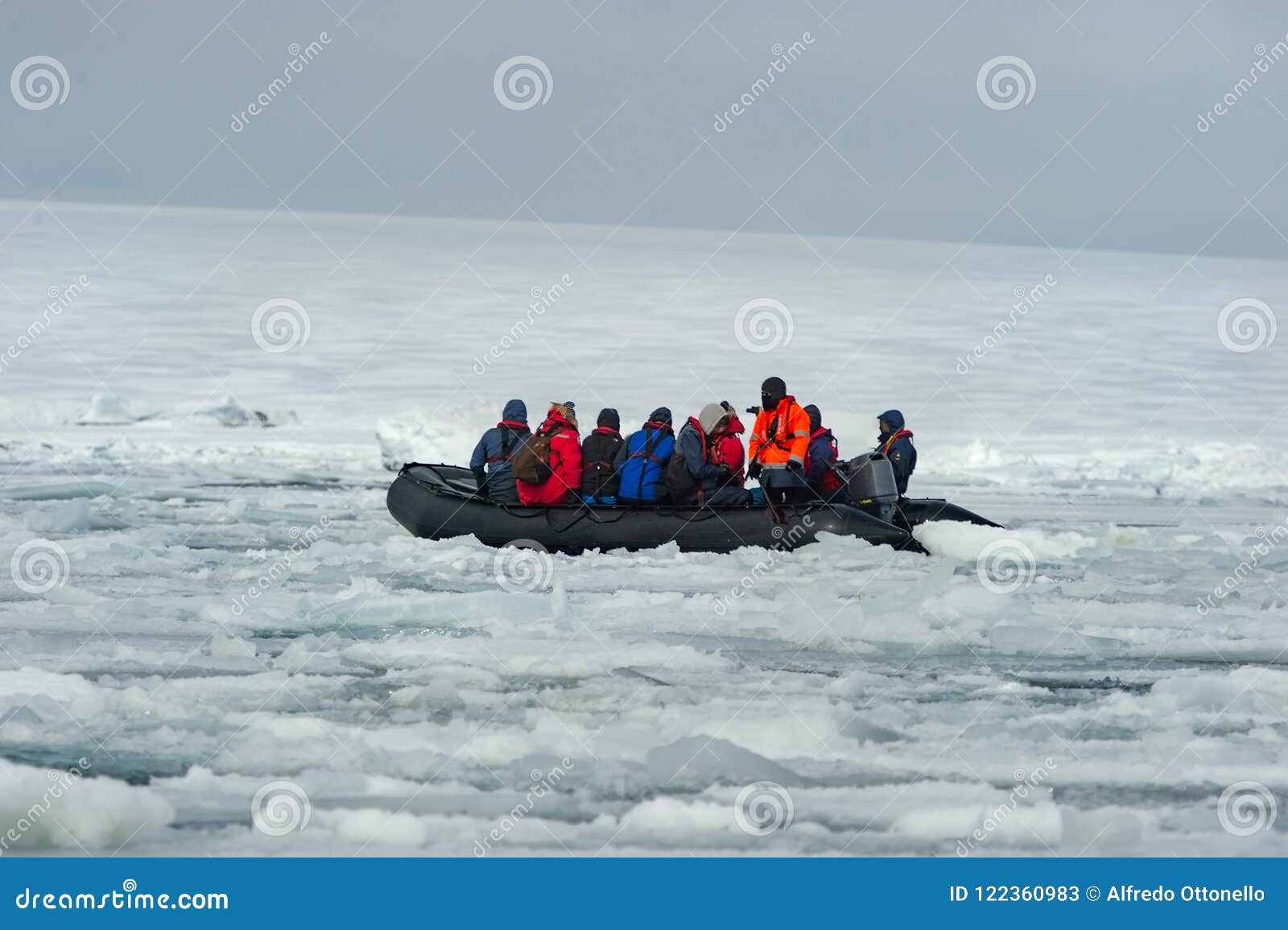 turistas atrapado en el hielo antartico