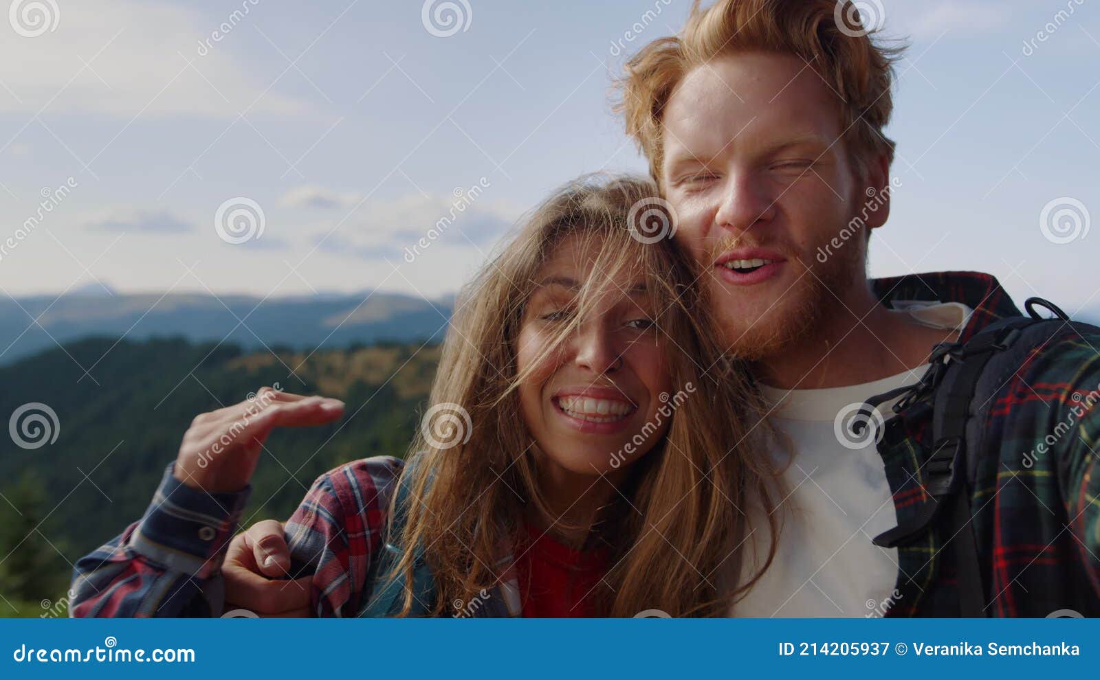 Turistas Conversando Em Vídeo Nas Montanhas