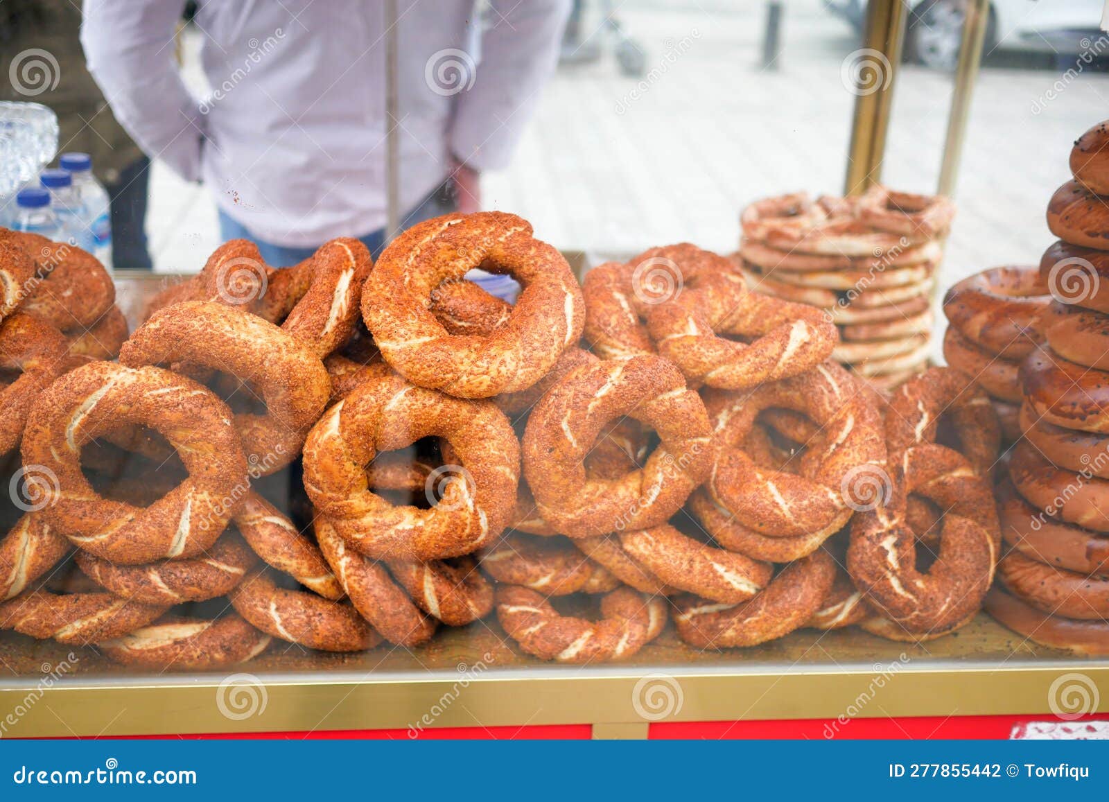 Group portrait of several young guys and one elderly man near stall with  turkish bagel at Taksim in Beyoglu, Istanbul Stock Photo - Alamy