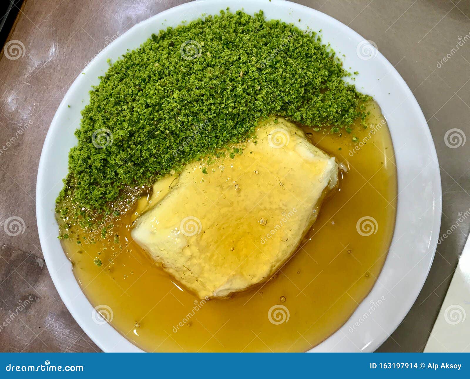 Turkish Honey with Butter Cream and Pistachio Powder / Bal Kaymak Stock ...