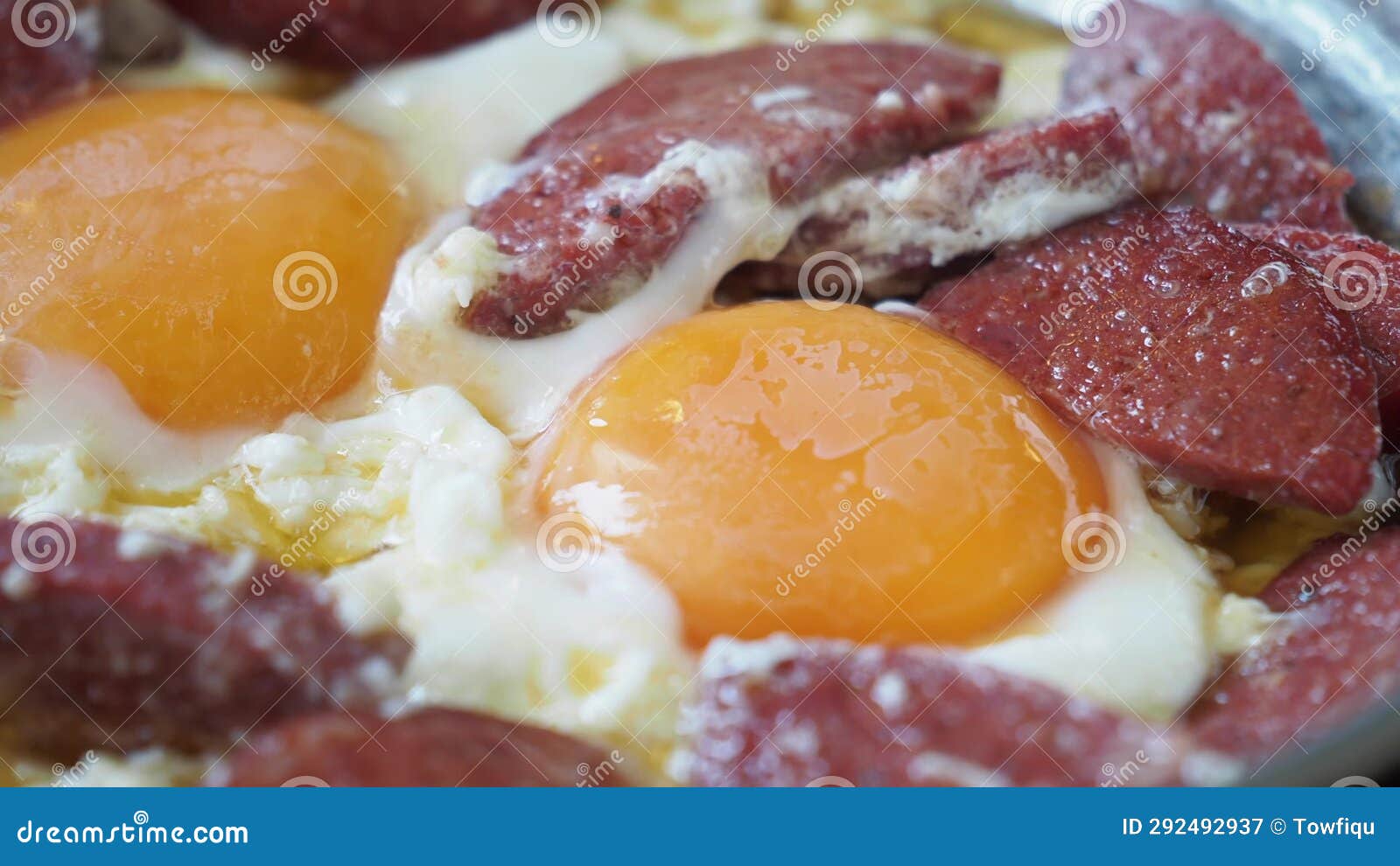 Turkish Scrambled Eggs with Roasted Susage in Copper Pan Stock Video