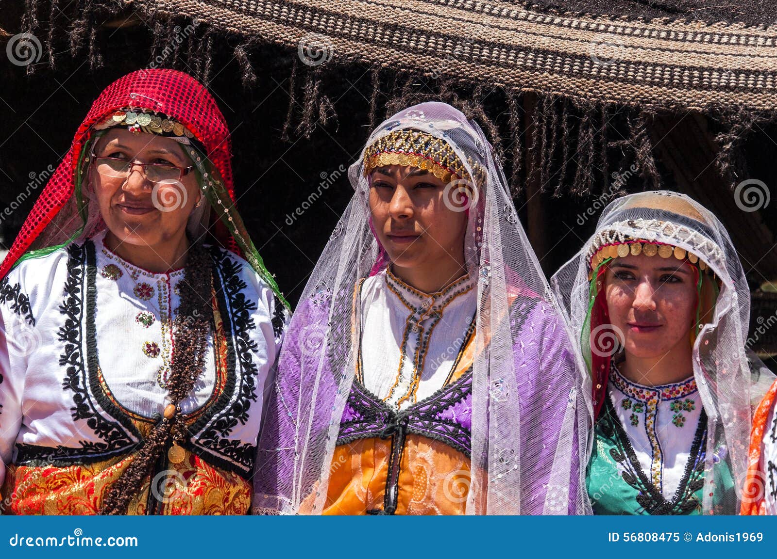 straf Whirlpool Mislukking Turkse Vrouwen in Traditionele Kleding Redactionele Afbeelding - Image of  adres, ouder: 56808475