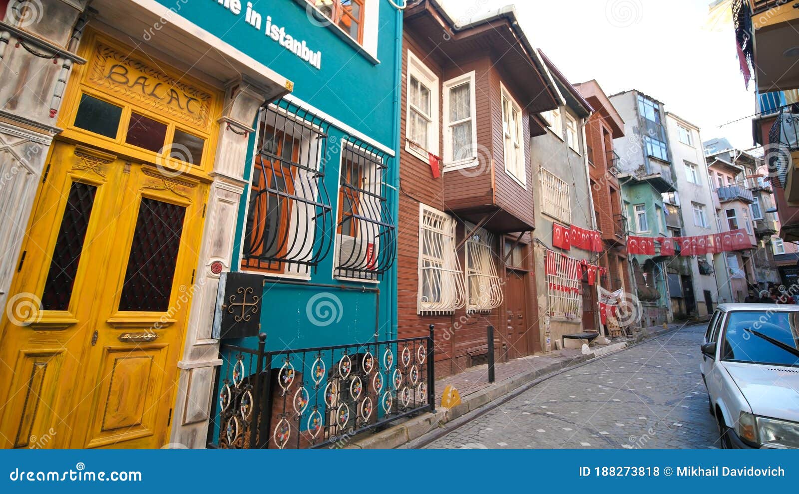 Turquía De Estambul 8 De Enero De 2020 : Barrio De Balat Con Casas De  Colores. Barrio Judío De Turquía De Estambul. Foto de archivo editorial -  Imagen de viejo, casa: 188273818