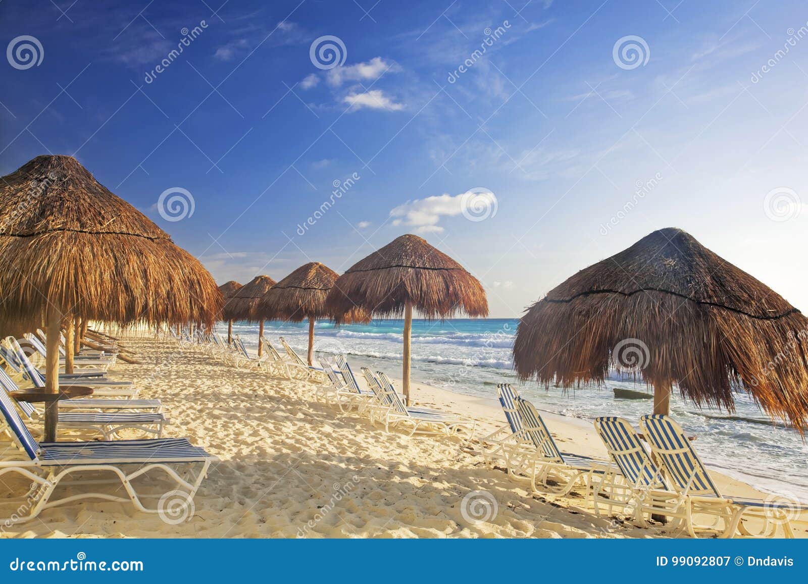 turquoise waters and white sand beaches of cancun mexico