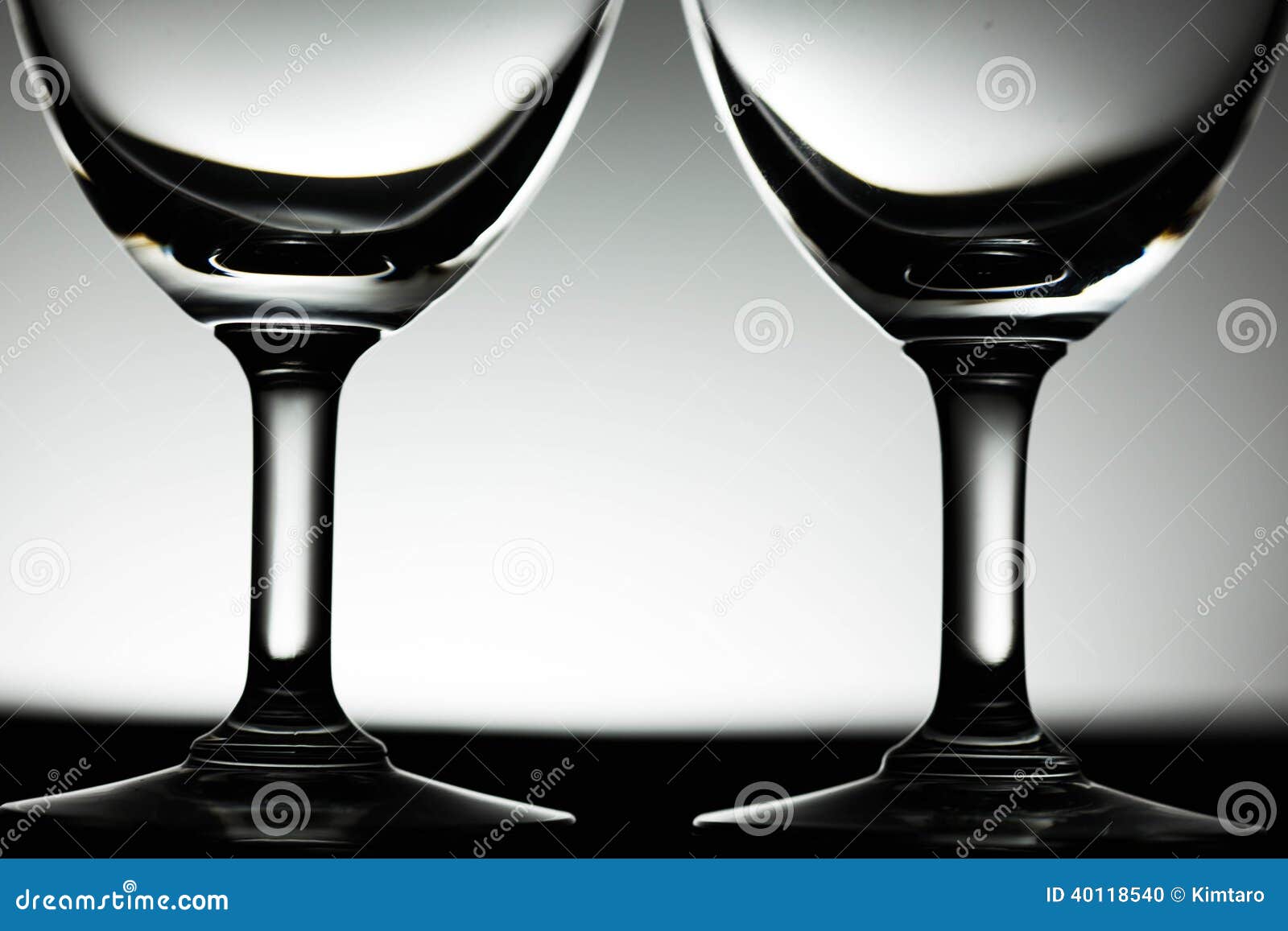 Tvilling- exponeringsglas av vattenslut upp. Slut upp stången av exponeringsglas
