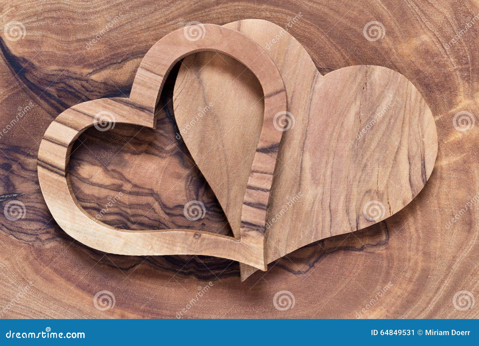 Hertogin Wiskundige Tweet Twee Houten Harten Op Een Olijf Houten Raad Stock Afbeelding - Image of moeders, romantisch: 64849531 Hertogin Wiskundige Tweet Twee Houten Harten Op Een Olijf Houten Raad Stock Afbeelding - Image of moeders, romantisch: 64849531