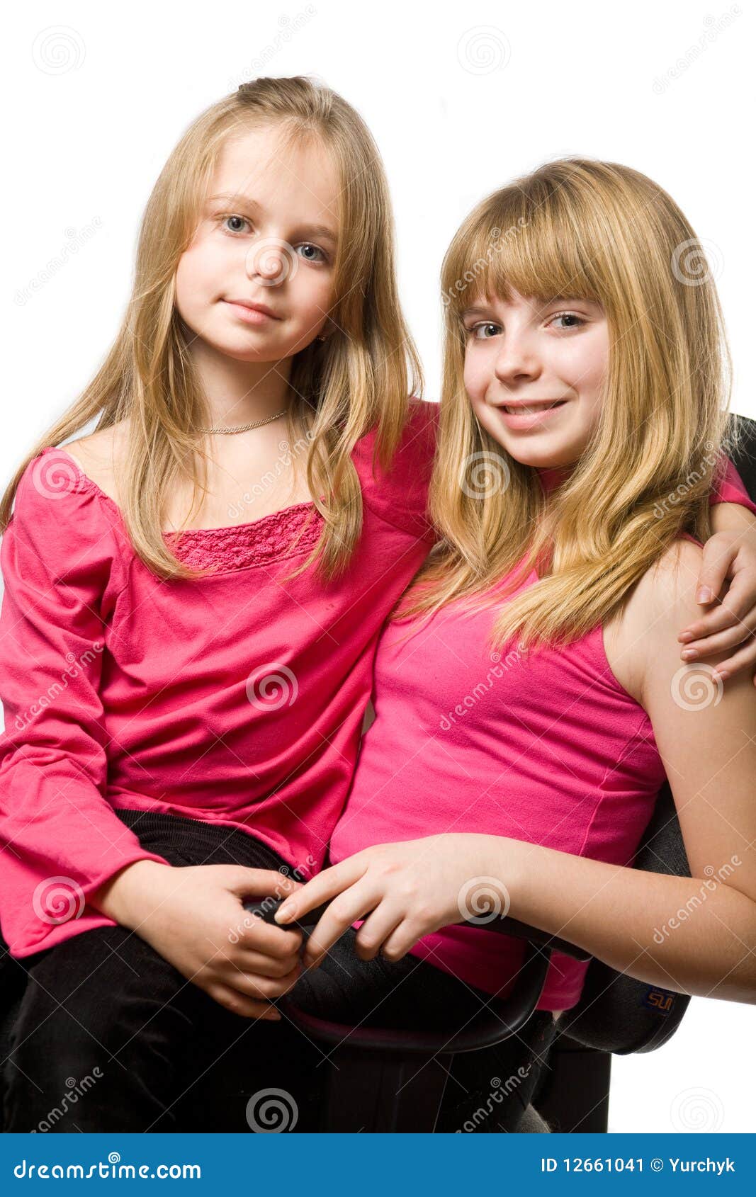 Twee klein zustersportret stock afbeelding. Image of tiener - 12661041