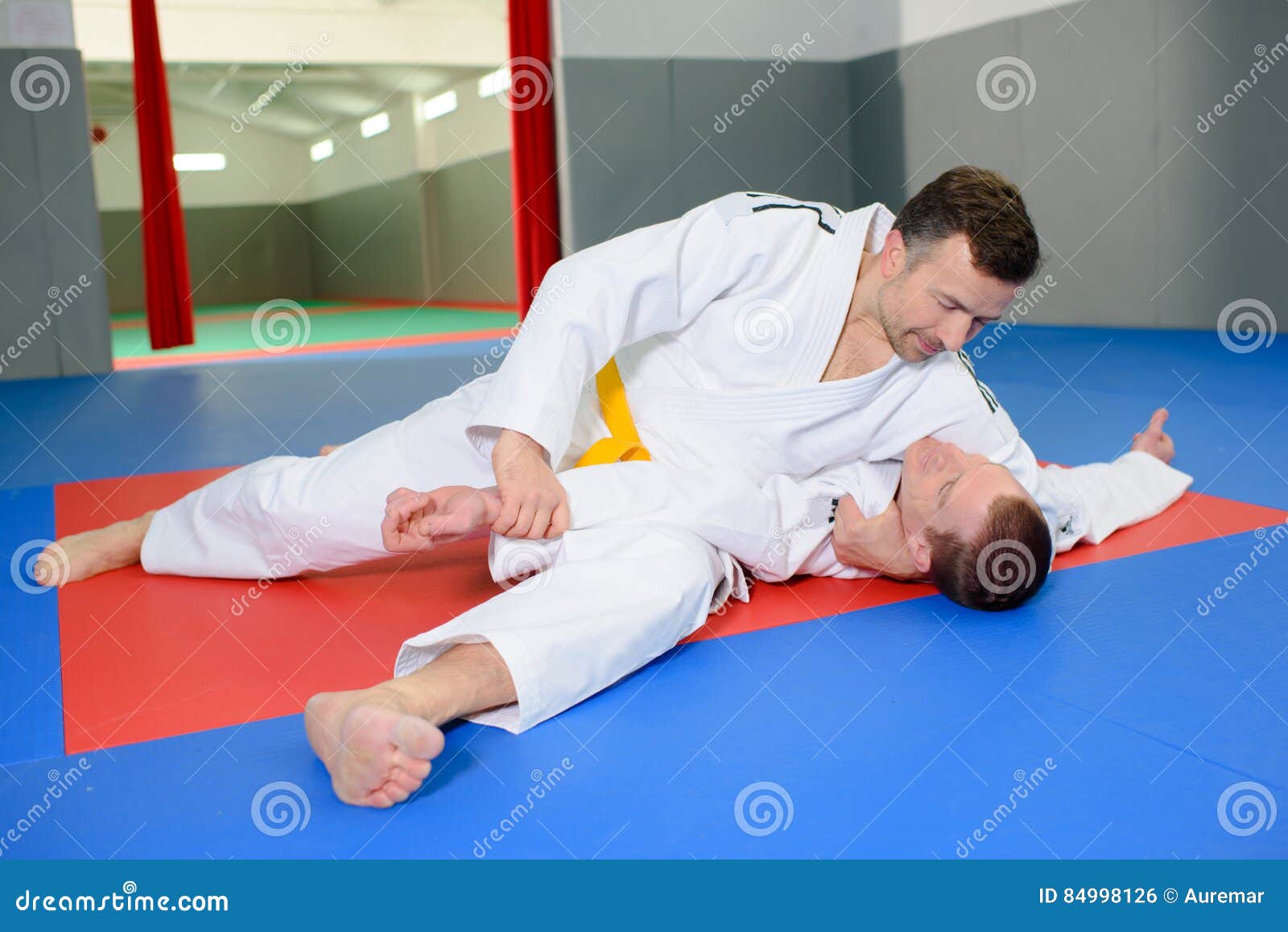 Twee Mensen Op Judomat Stock Foto. Image Of Sport, Schop - 84998126