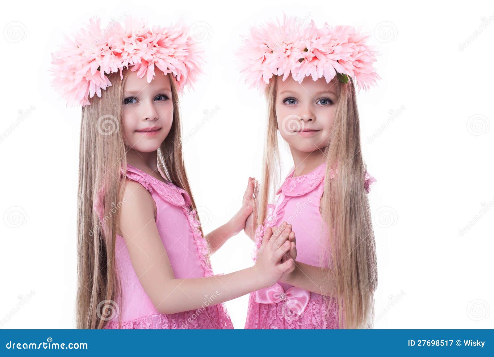 spectrum Brouwerij gebouw Twee Mooie Meisjes in Roze Kleding Stock Afbeelding - Image of danser,  lang: 27698517