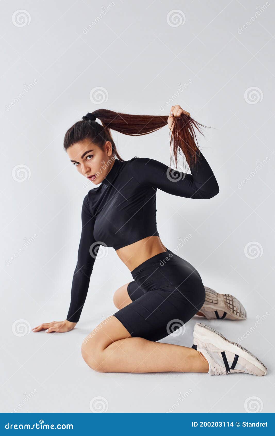 Russian girl twerk dance