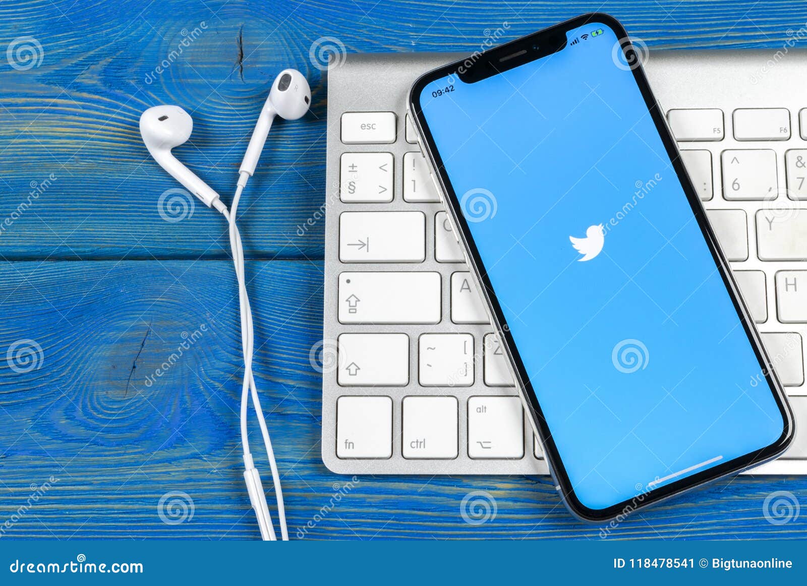 Twitter Application Icon on Apple IPhone X Smartphone Screen Close-up