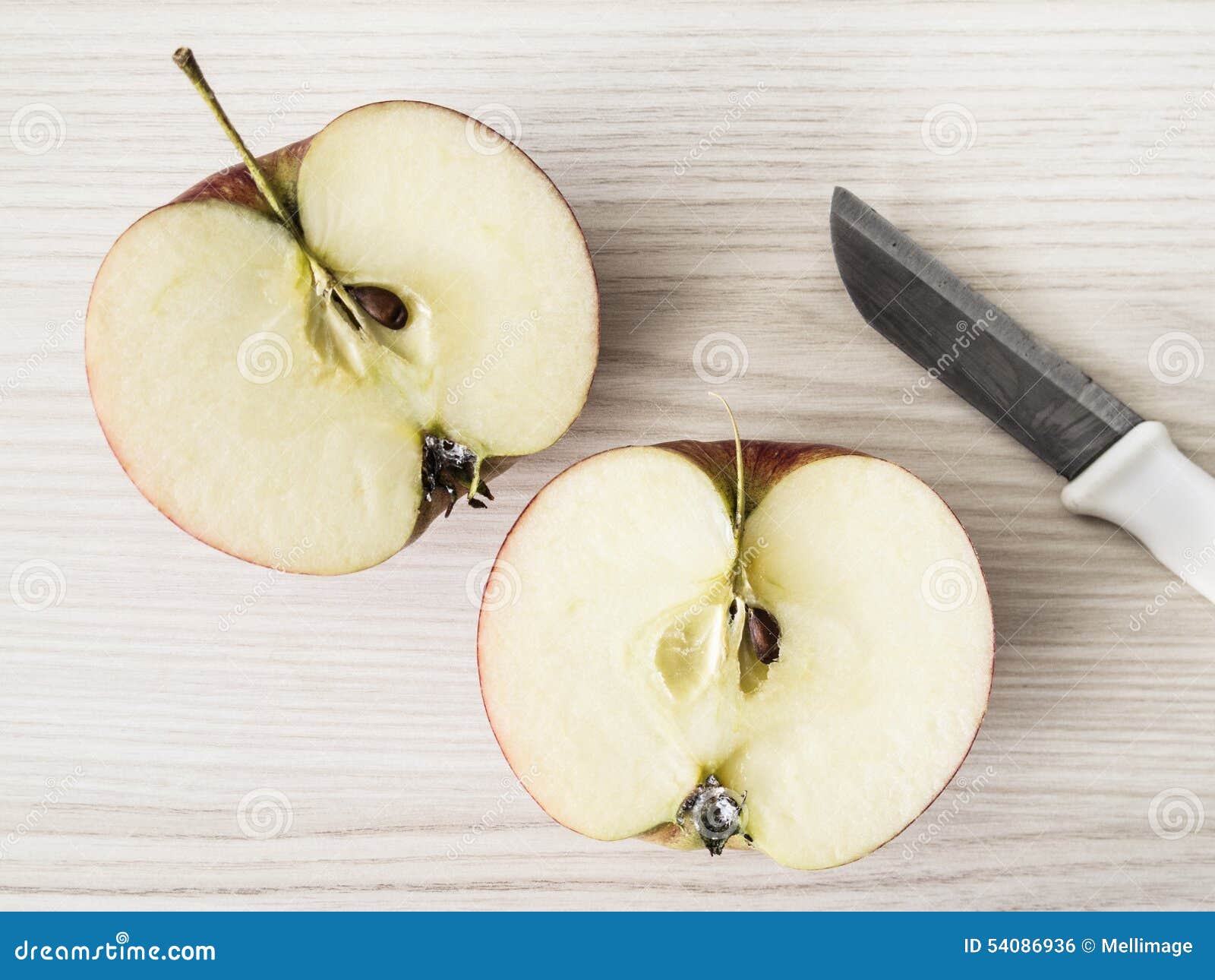 Две трети яблока. Половинка яблока. Пол яблока. Две половинки яблока. Деление яблока пополам.