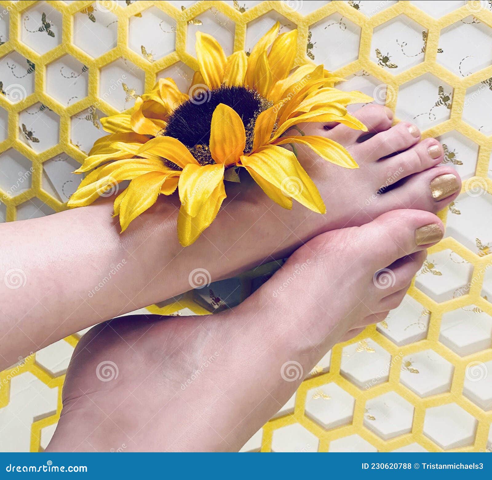 Pin by Elisa Garcia on Everything Nails | Sunflower nail art, Sunflower  nails, Toe nail art