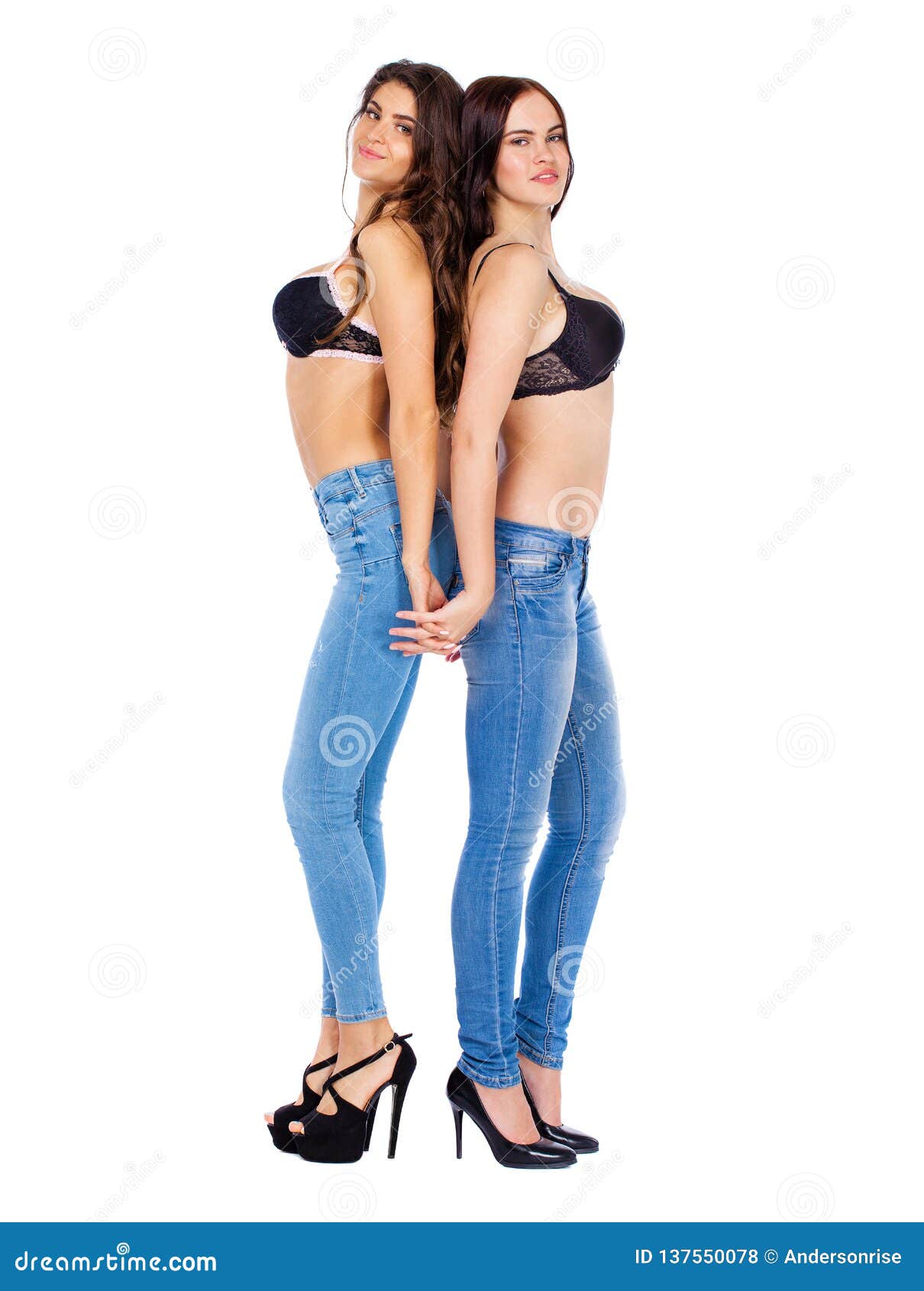 лесби целуются в джинсах фото 33