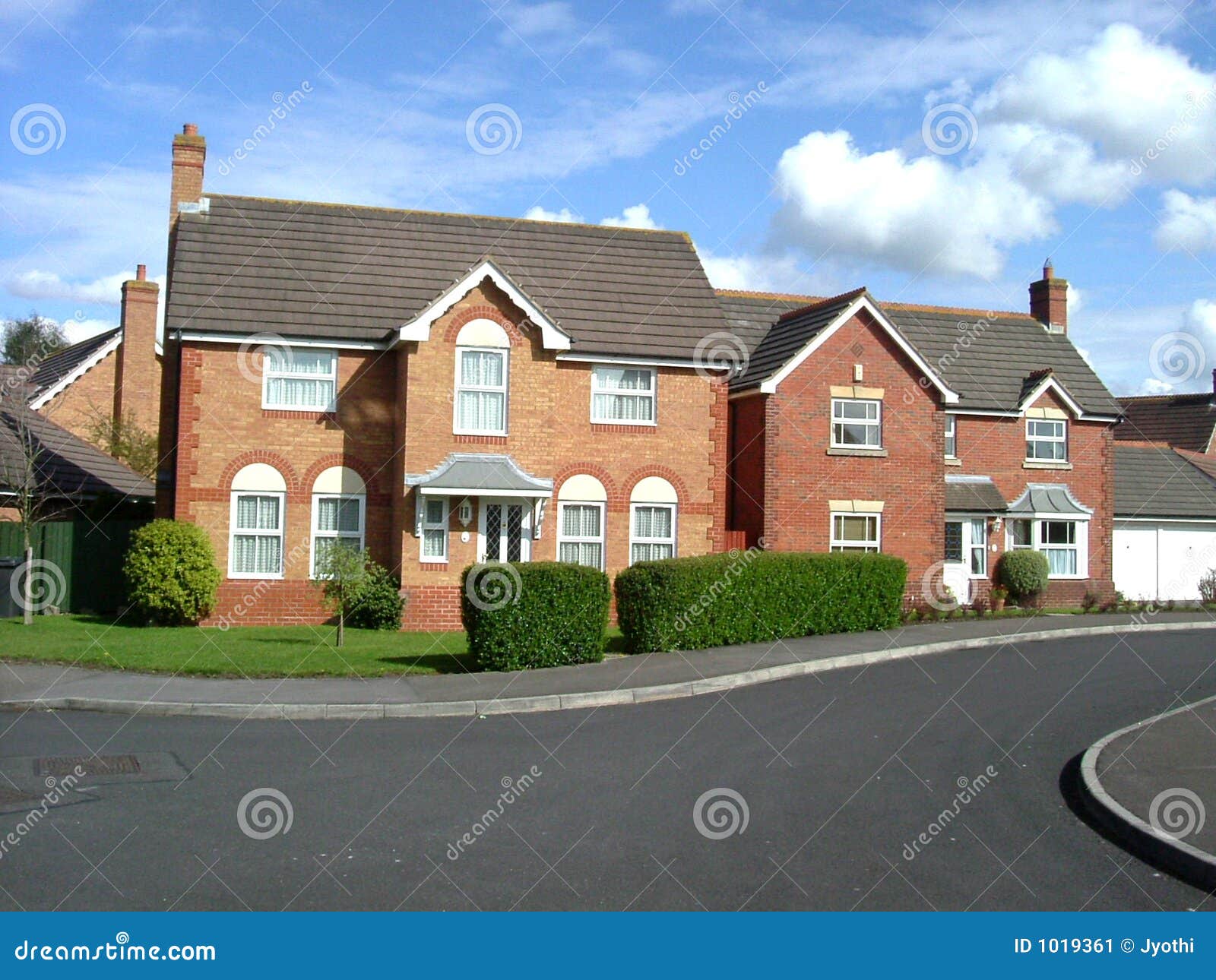 two-british-houses-1019361.jpg