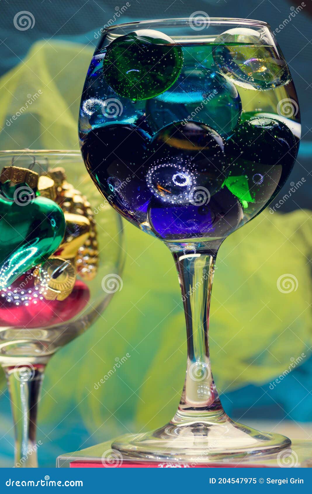 https://thumbs.dreamstime.com/z/two-champagne-glass-colorful-balls-christmas-tree-decorations-inside-abstract-decorative-element-restaurant-cafe-204547975.jpg