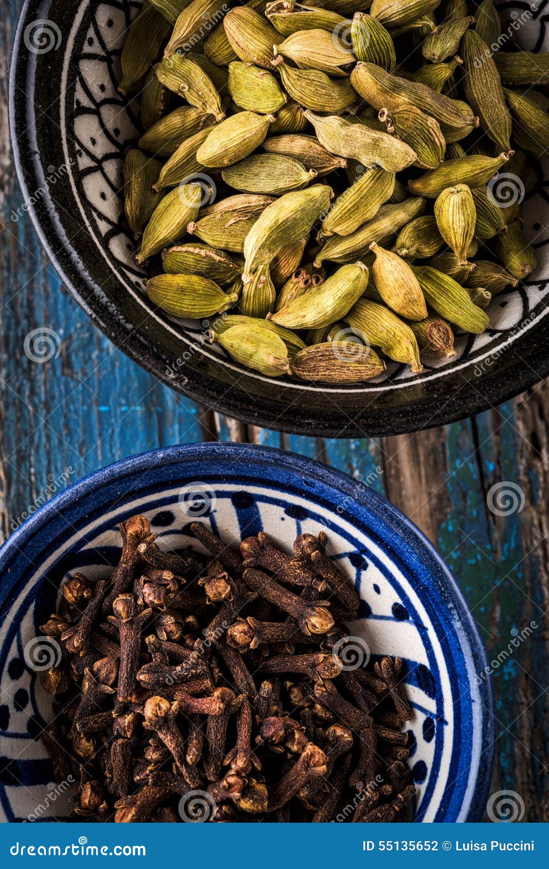 Cloves In A Pottery Bowl. RoyaltyFree Stock Photography